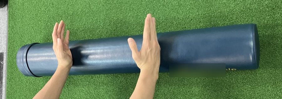 ストレッチポールの写真。手のひらほどの太さの円柱